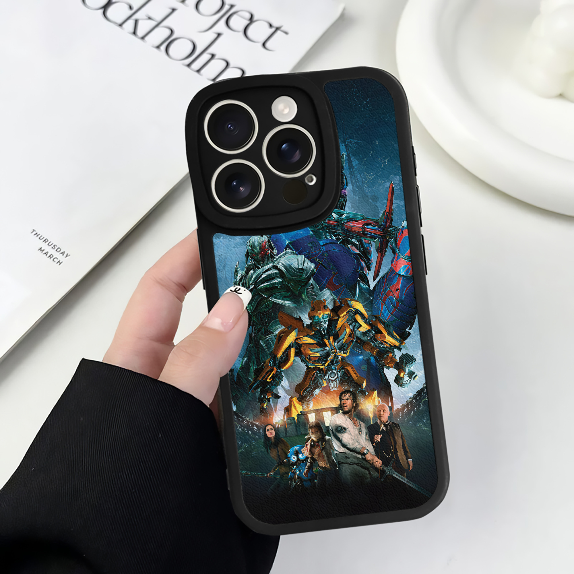 （画像用） Transformers トランスフォーマー 【iPhone 16シリーズ対応】シリコンスマホケース（レザー調） 材質：シリコン